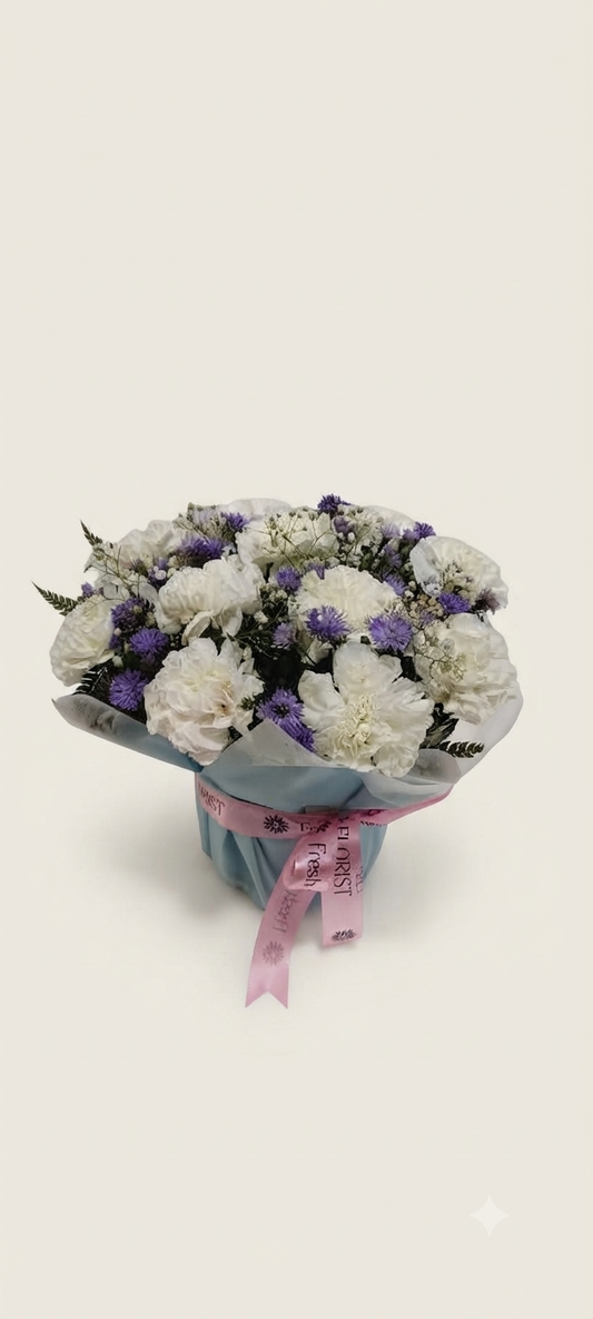 White carnation mini Bouquet