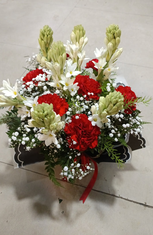 Ragniganda with carnations mini Bouquet